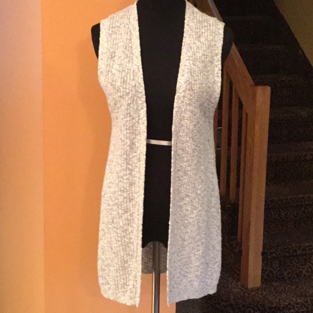 NWT Gap gray and white duster sleeveless cardigan sweater.